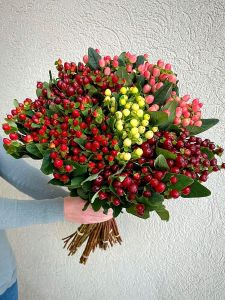 Hypericum Bouquet